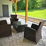Mezonetový S Terasou Na Samotě V Lese