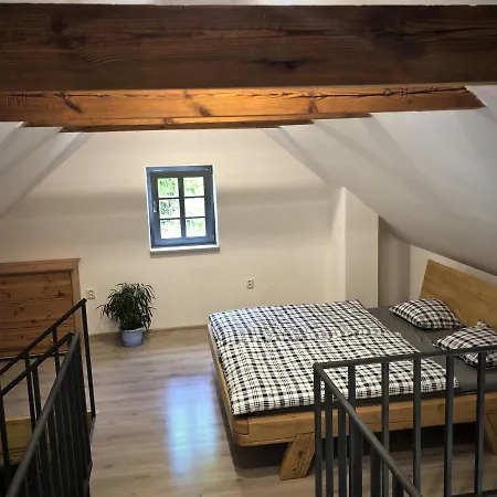 Mezonetový S Terasou Na Samotě V Lese Apartamento